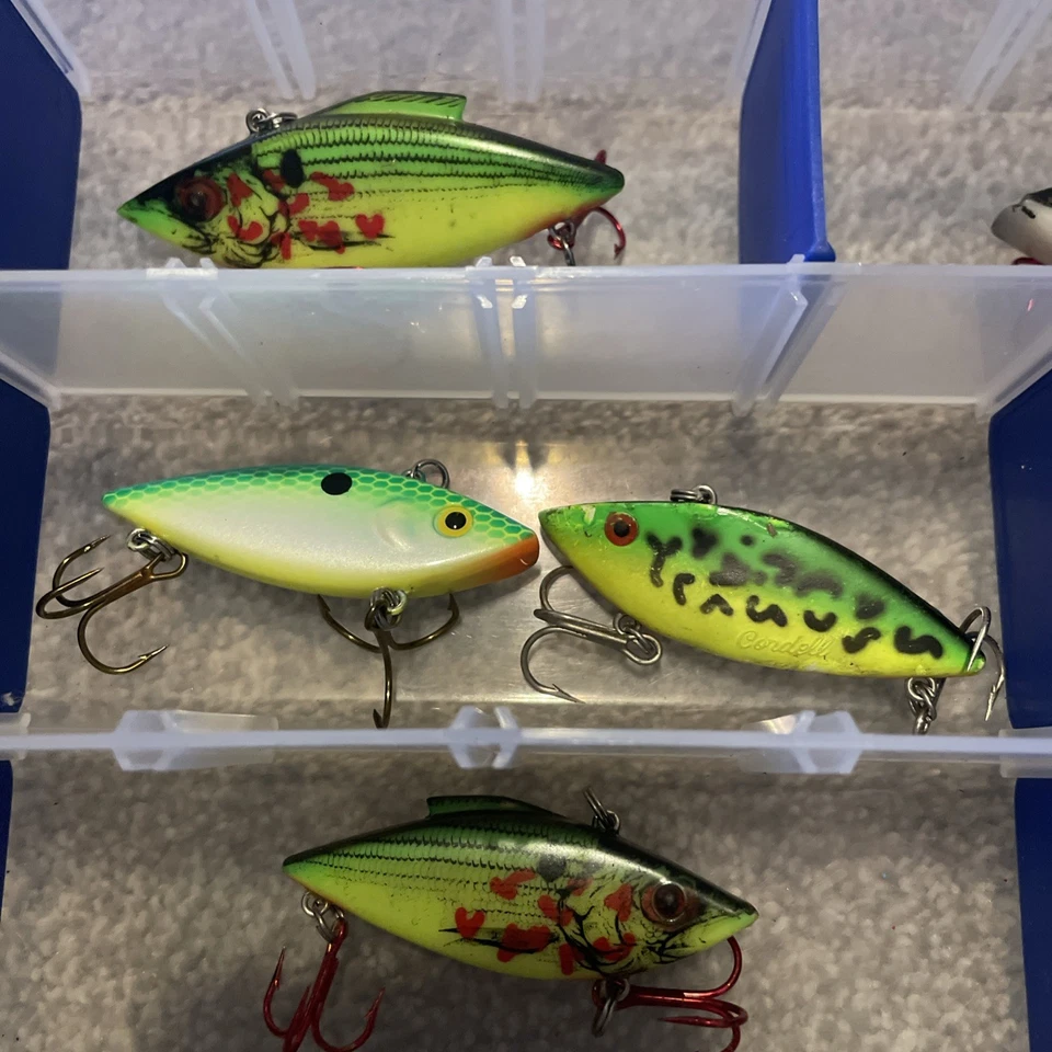 Lote misto de 8 iscas artificiais de algodão Cordelle Bass Pro e estojo de isca Flambeau - Imagem 3 de 4