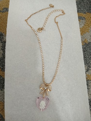 Betsey Johnson Clear Pink Heart With White Rose & Bow Gold Tone Necklace - Picture 2 of 6