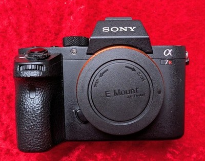 Sony Alpha 7R II - Gehäuse   Nur 1961 Auslösungen   