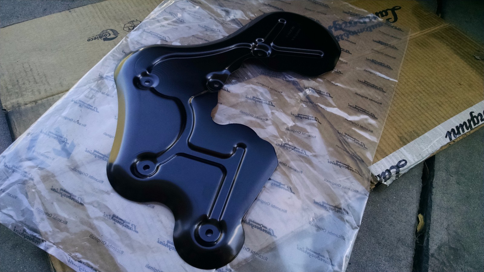 LAMBORGHINI AVENTADOR FRONT LEFT HUB COVER SHIELD OEM 470407721B