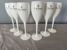 Veuve Clicquot White Bachelorette Party Acrylic Champagne Flutes x 6 New