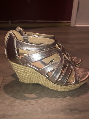 wedding day bride shoes