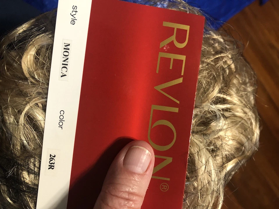 Revlon Short To Medium Blond Wig Monica 263 R In Box New With Net. - Image 2 of 2