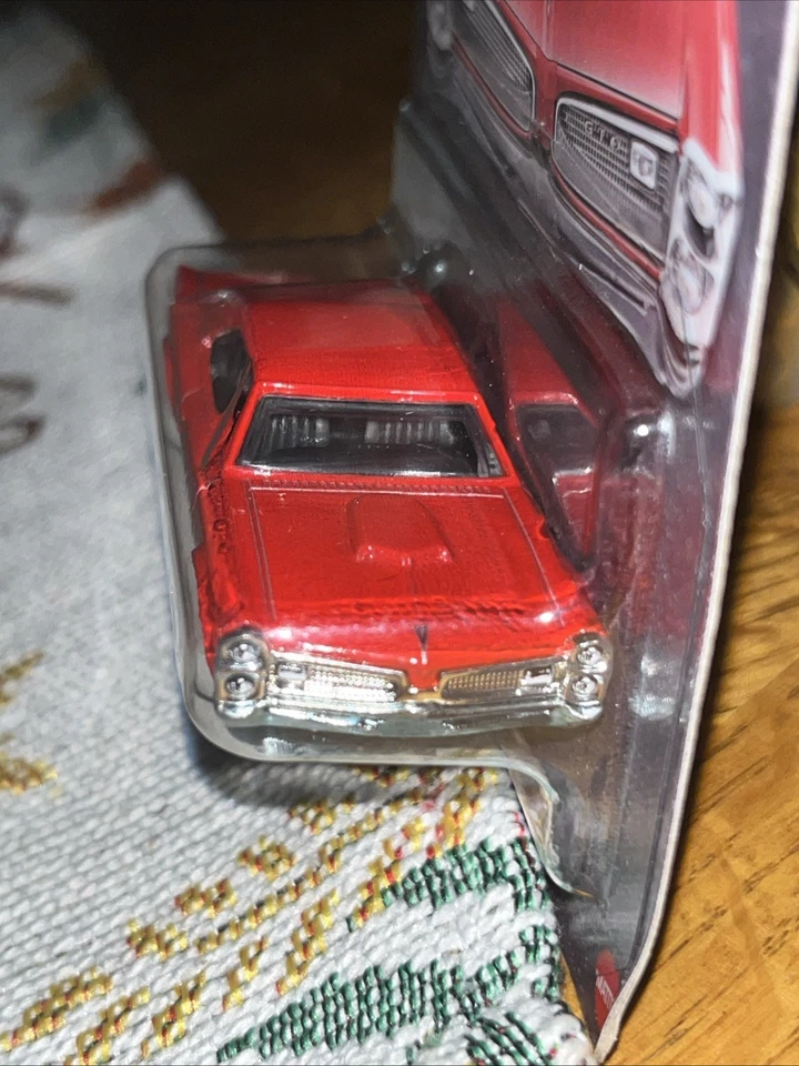 Pontiac GTO base metálica Hot Wheels Silver Series CHASE '66 2025 Foto 3 de 4