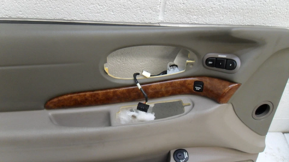 Panel de moldura interior puerta delantera izquierda Buick LeSabre 2002-2005 usado 25717408 OEM Foto 3 de 4