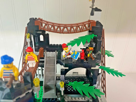 LEGO Pirates Rock Island Refuge (6273) 99% Complete with Manual Great Condition