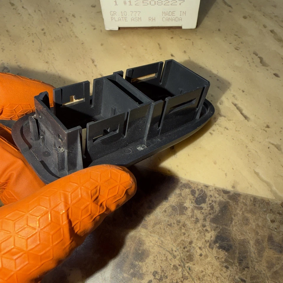 Placa de interruptor de ventana GM 92-98 Pontiac Bonneville 12508227 NOS Foto 3 de 4