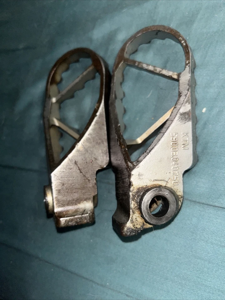 2012 KTM 300xcw OEM Footpegs USED Foto 2 de 2