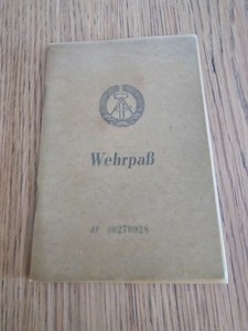 Lot Historique RDA NVA - Wehrpass, Documents Mur De Berlin, Armée Rouge, Original