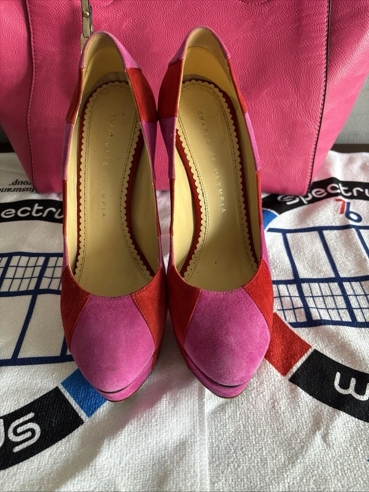 Bombas Charlotte Olympia de camurça listradas rosa dedos redondos tamanho 7,5 - Imagem 3 de 4