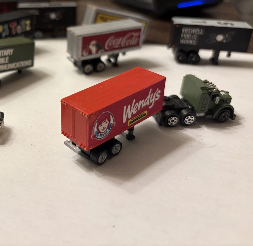 Remolque Wendys personalizado a escala MicroMachines (OTROS VEHÍCULOS NO INCLUIDOS) Foto 3 de 4