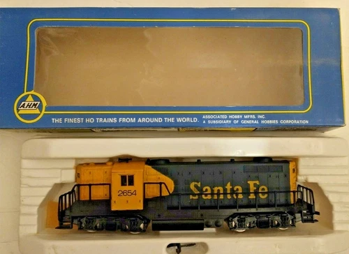 HO scale AHM Santa Fe  diesel locomotive 2654  GP18  vintage - Picture 1 of 4