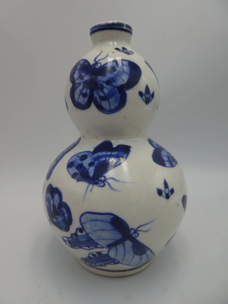 CHINESE HAND PAINTED BLUE BUTTERFLIES POTTERY CERAMIC GOURD VASE