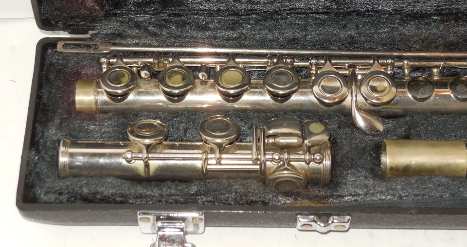 Flauta Bundy Selmer con estuche rígido Yamaha negro forro de terciopelo negro serie #16251 Foto 2 de 4