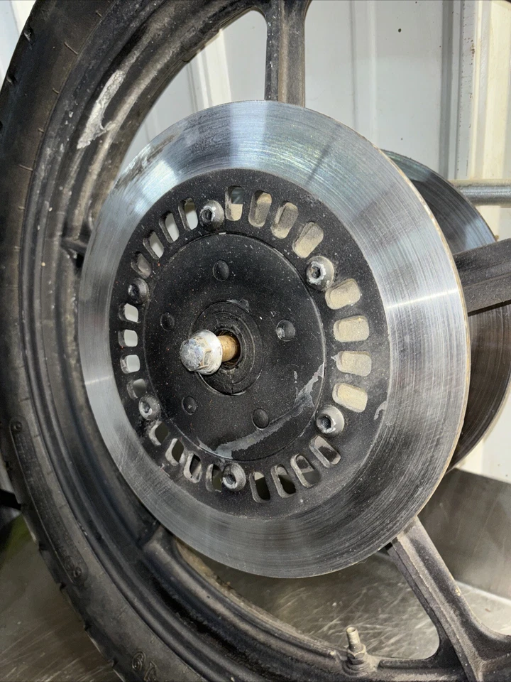 1985 YAMAHA VIRAGO XV1000 FRONT WHEEL 1.85X19 TIRE BRAKE DISKS Foto 2 de 4