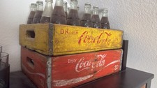Coca-Cola Vintage Getr&auml;nkekiste &bdquo;Drink Coca-Cola&ldquo; mit Glasflaschen