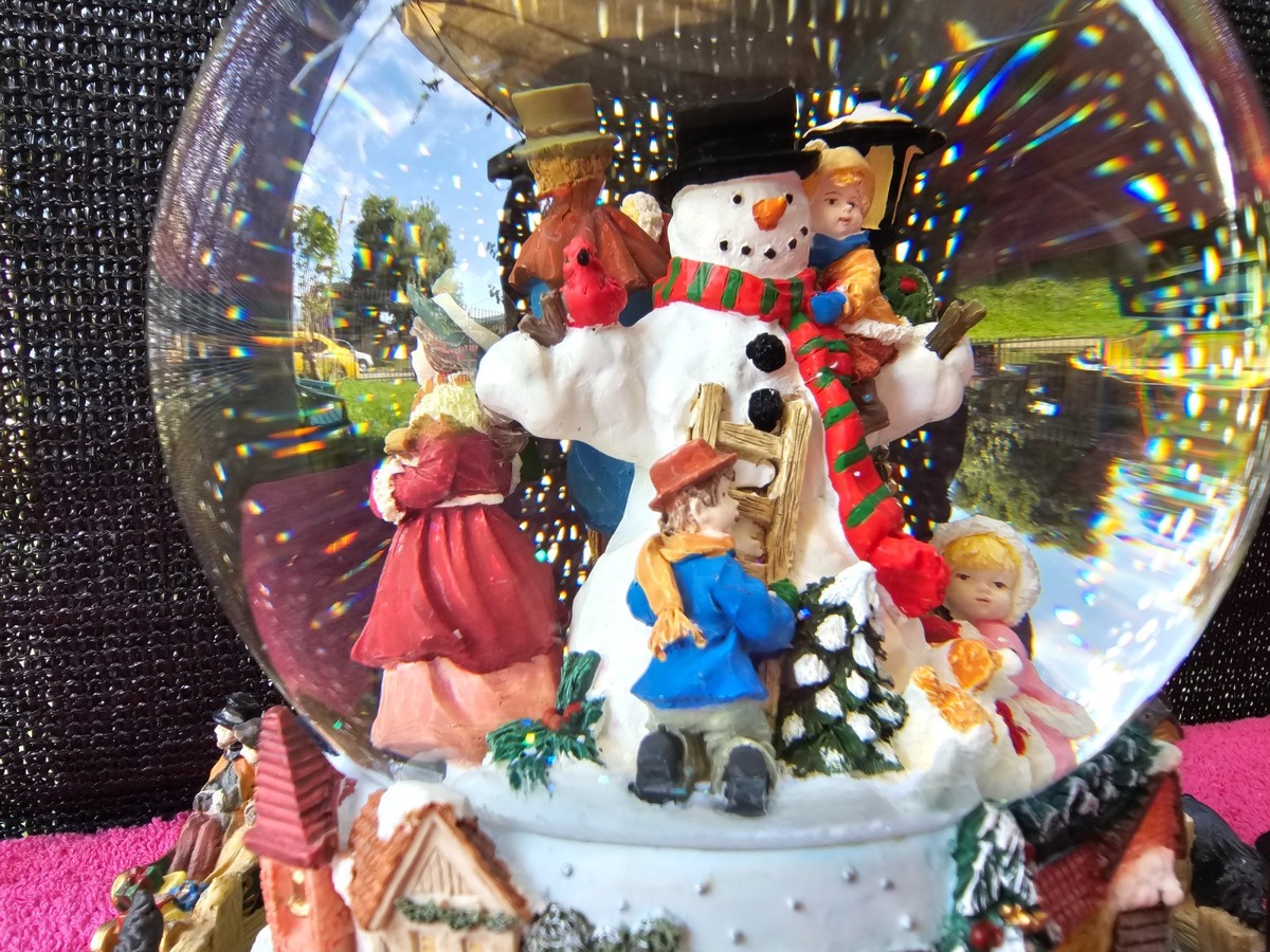 Kirkland Signature Christmas WaterGlobe With Revolving Base - NO