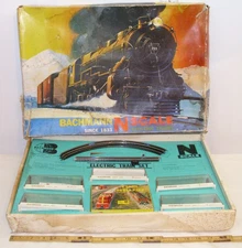 BACHMANN N SCALE GREAT NORTHERN DIESEL LOCOMOTIVE 5 PIECE TRAIN SET BOXED