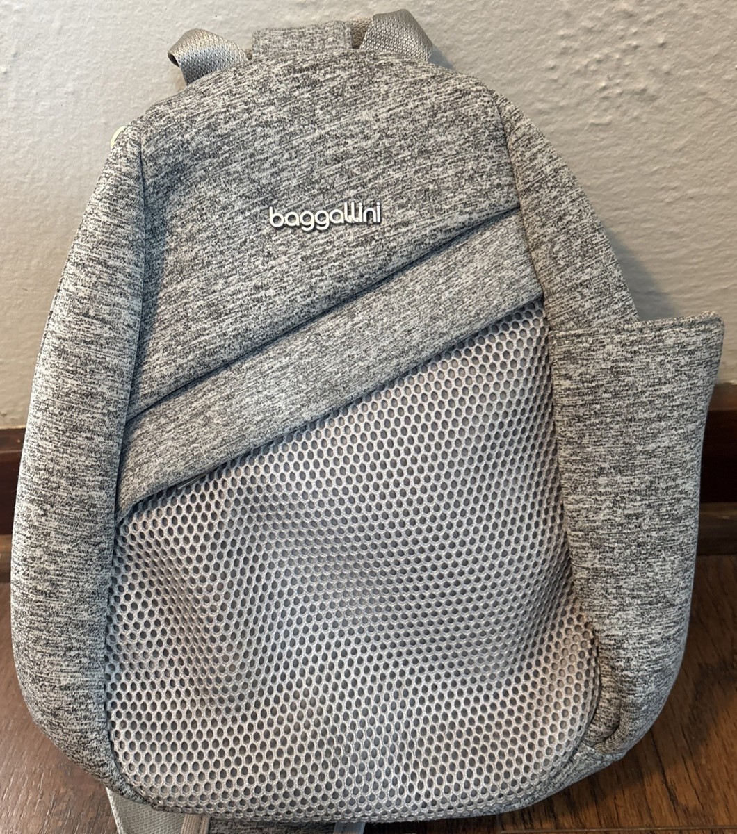Baggallini Medium Sling Backpack -Silver Lightweight Sling  display picture 2