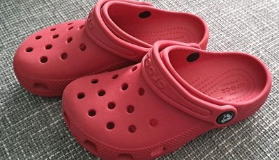 crocs sandals size C 11 girls 