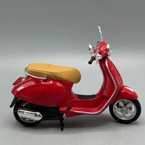 Maisto Vespa Primavera 150 Red Scooter Motorcycle 1/12 Scale - Picture 3 of 7