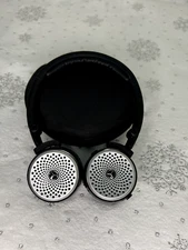 Mersedes- Benz Wireless Headphones P104