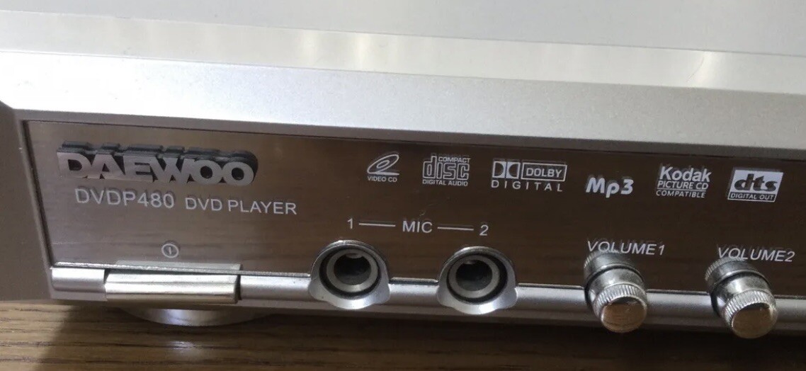 DAEWOO DVDP480 Progressive Scan DVD/VCD/CD Player w/ 2-Mic Input