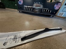 (1) Genuine Mopar Front Wiper Blade OEM Mopar 68383600AB same as dealership