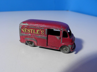 Vintage * Lesney * Commer 30 CWT Van * Nestle´s * Modellauto * L= ca. 5,5cm