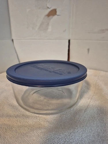 Pyrex 4 Cup Glass Container With Blue Lid
