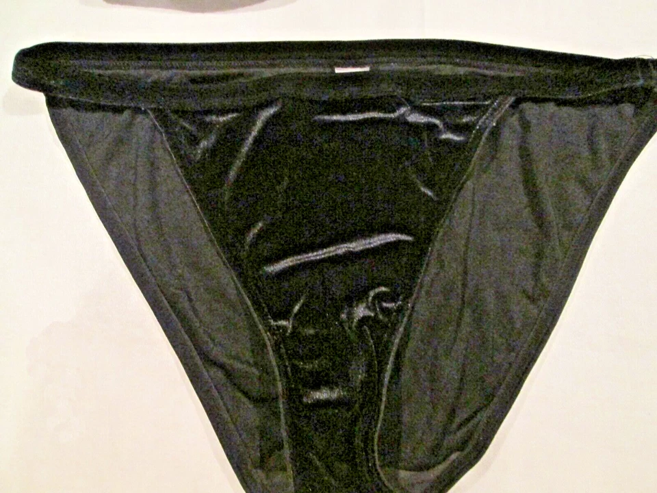 DE COLECCIÓN NUEVO SIN ETIQUETAS FREDERICK'S OF HOLLYWOOD NEGRO. JUEGO SUJETADOR TERCIOPELO CON PEDRERÍA-36B MED.  Foto 3 de 4