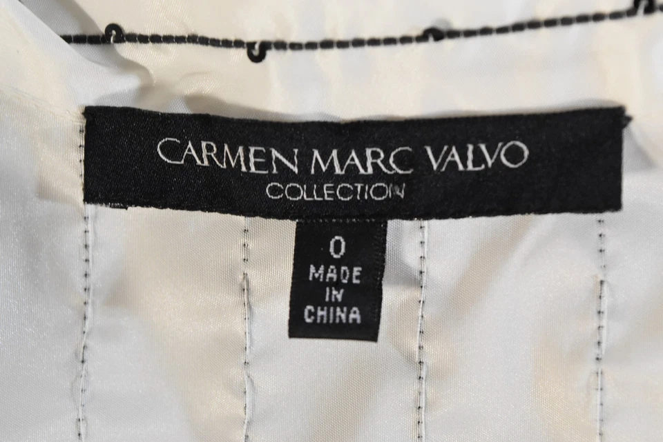 Blusa con botones de encaje floral blanca talla 0 de la colección Carmen Marc Valvo Foto 4 de 4