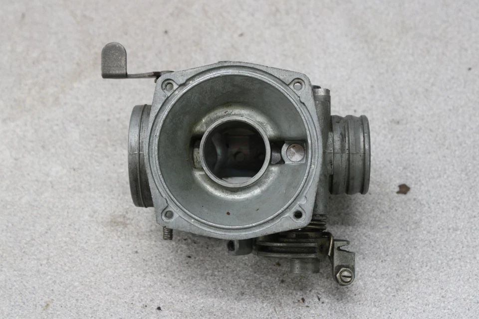 Kawasaki KZ400A 1977 Deluxe carrocería de carburador izquierdo 0793, HQ Foto 2 de 4