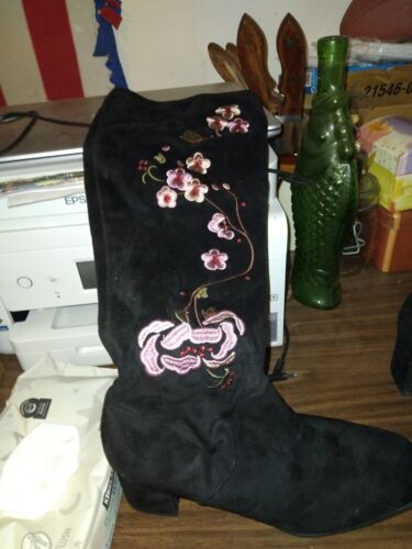 Charlotte boots black with flowers on it🌹 sz 10 … - image 1