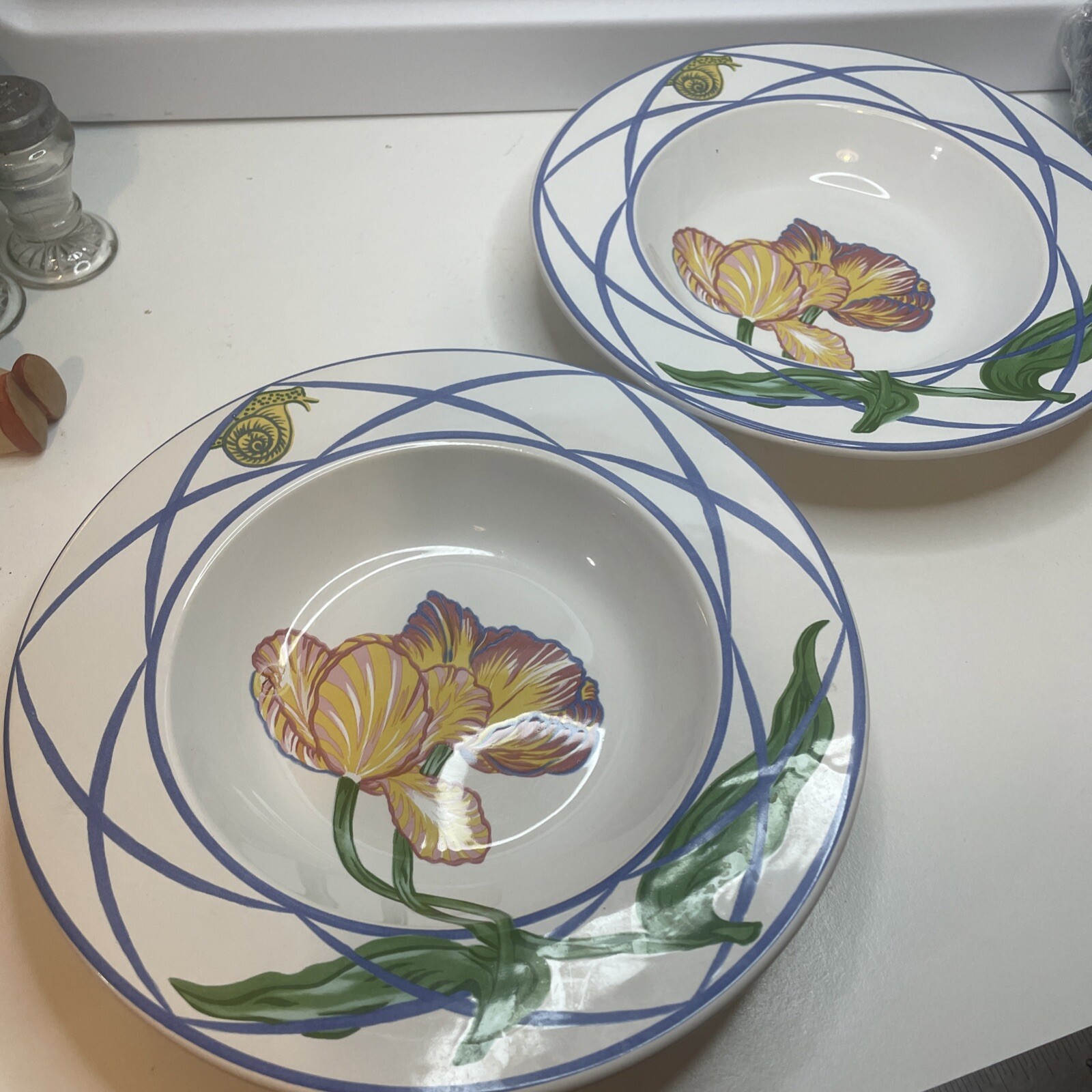 2 Lynn Chase 1995 Jardin Des Tulipes Soup Bowl, Made in France 8 3/4