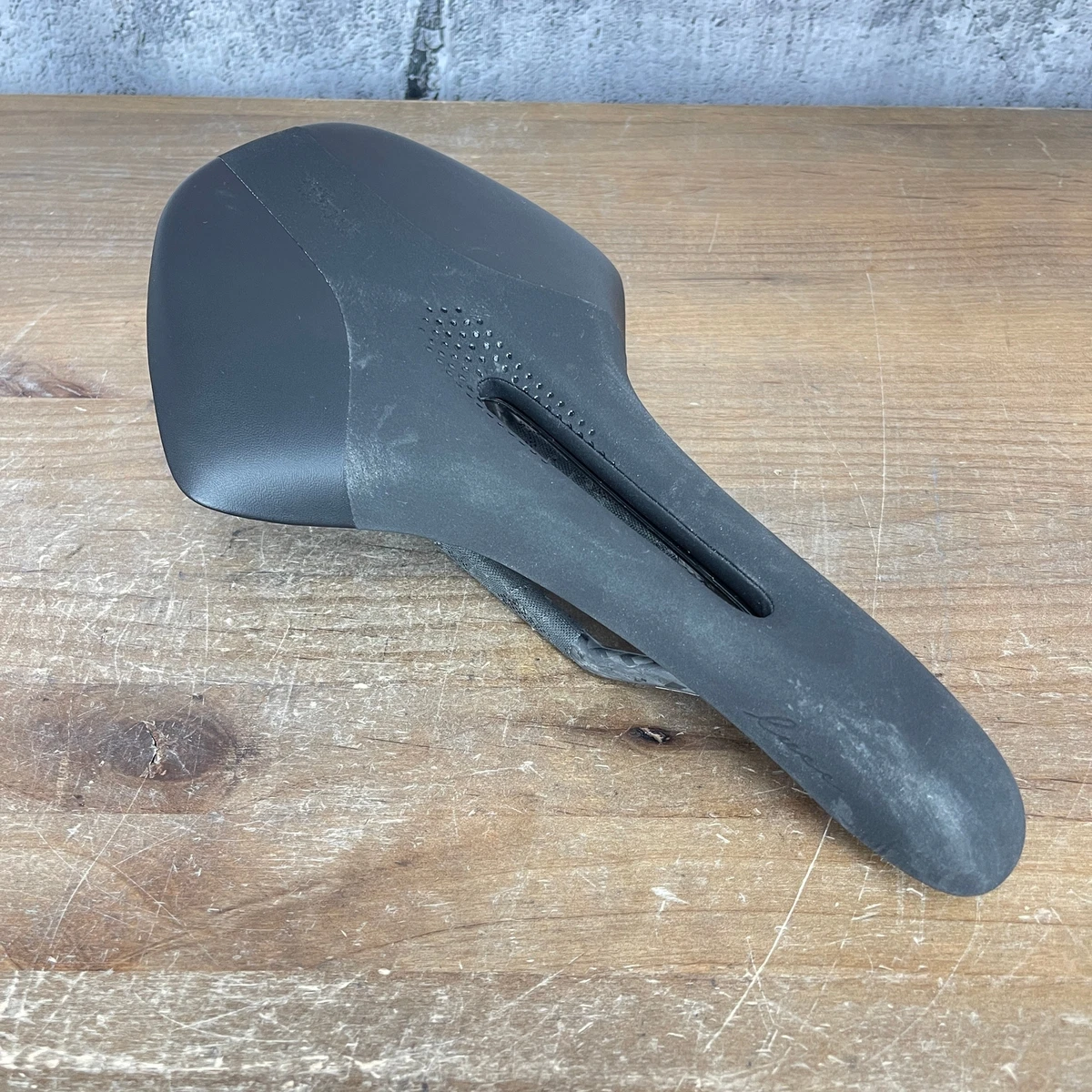 Fizik R1 Luce 155mm Large 8x10mm Carbon Rails Road Bike Saddle
