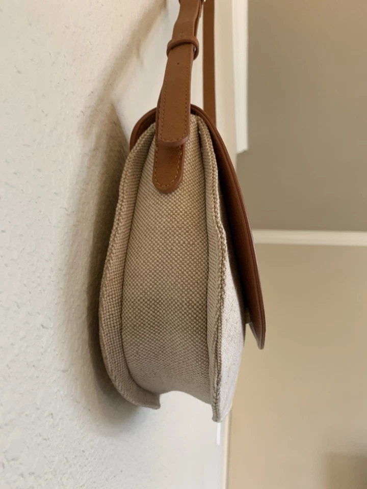 ¡Bolso Bandolera Mystique Crema Y Tostado! Foto 4 de 4