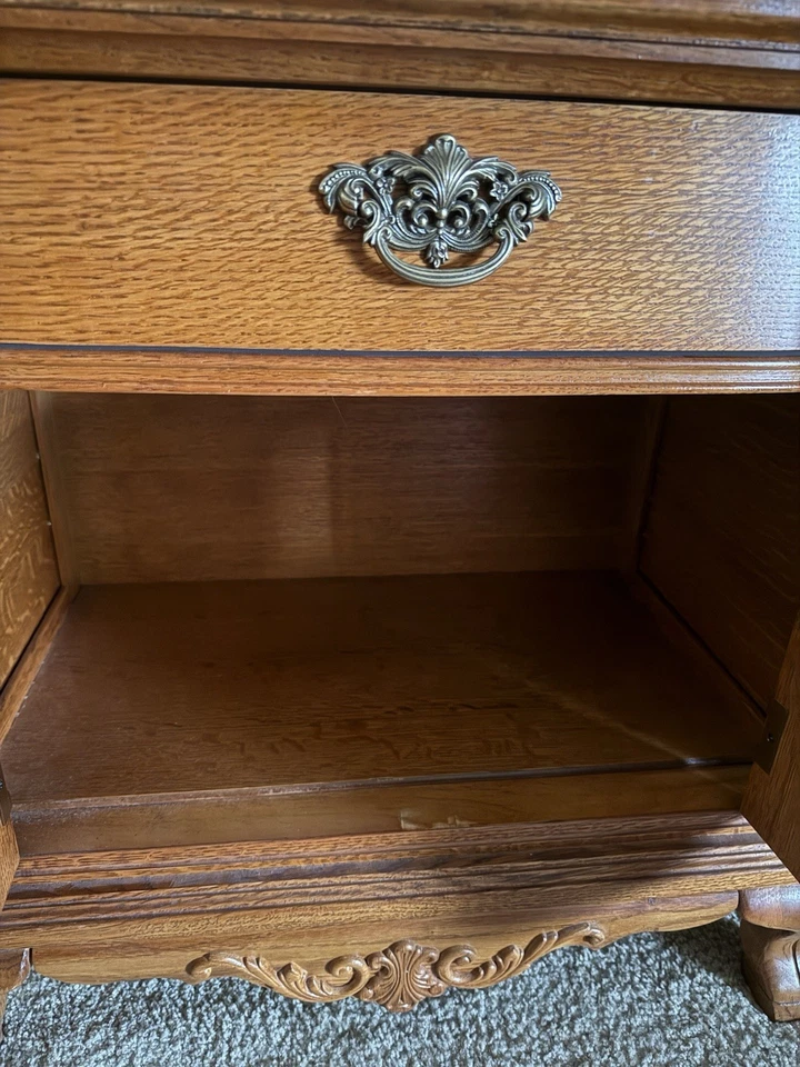 Lexington Hecho en América Lavabo Espejado Victoriano Pecho Sampler Colección Foto 2 de 4