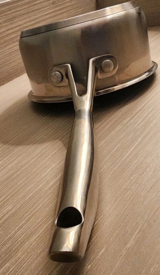 Sartén para salsa Premium Steel de Swiss Diamond de 1 qt sin tapa Foto 4 de 4