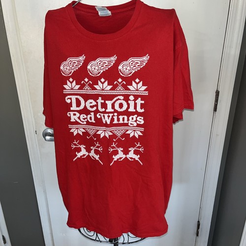 Red Wing, Delta Apparel - Detroit Red Wing Christmas T-Shirt XL