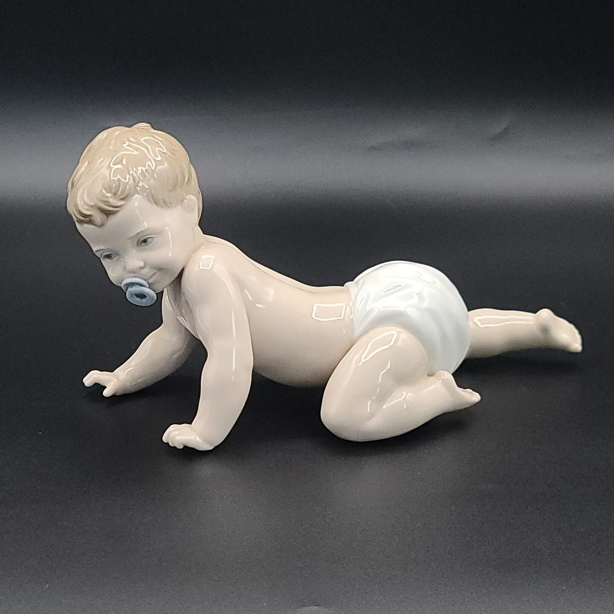 NAO Lladro Crawling Baby Boy Pacifier Diaper 9 Fine Porcelain