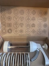 Pampered Chef (1) Cookie Press 1525 Pastry 16 Molds- New open Box