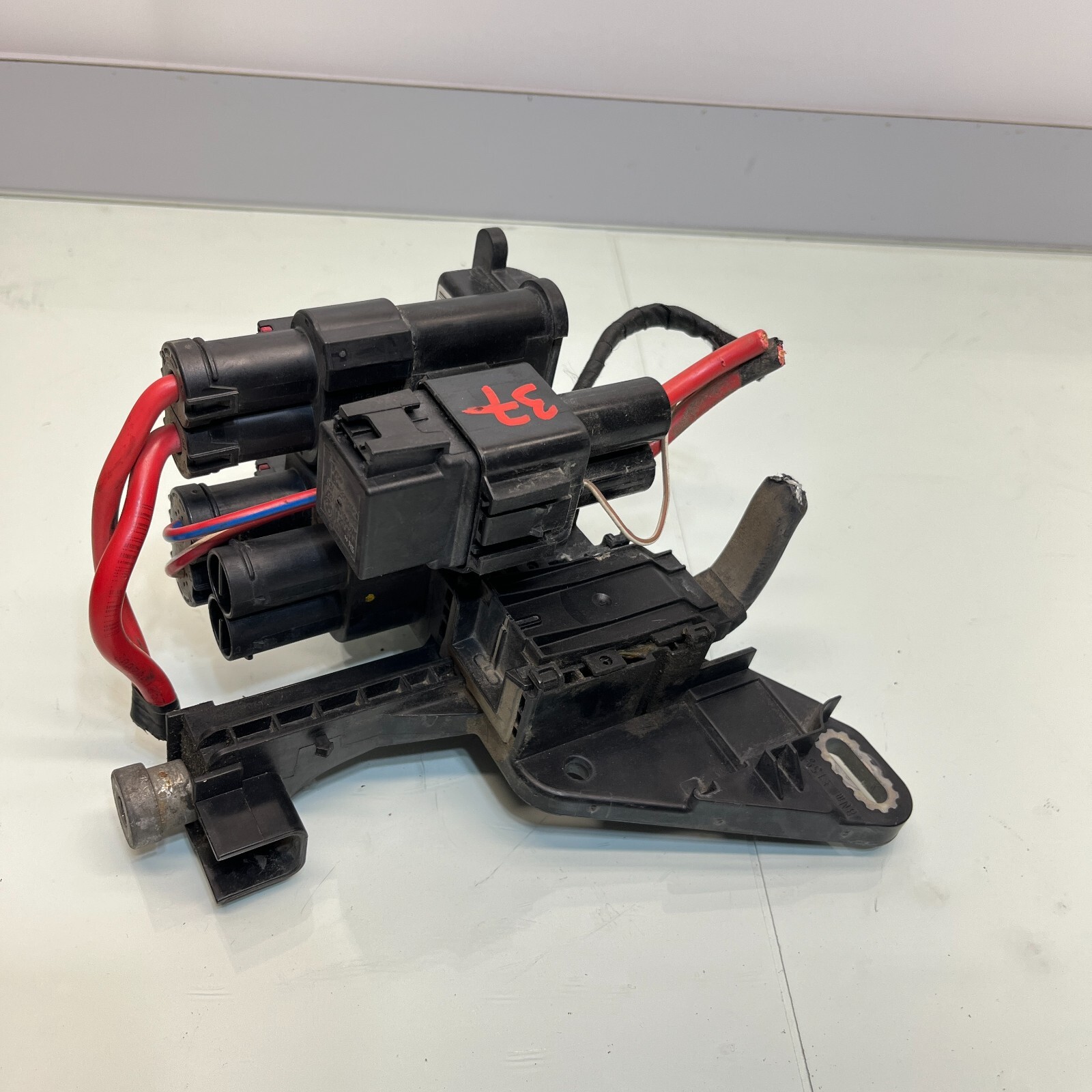 2012 2016 BMW 328i F30 EXTERNAL IGNITION DISTRIBUTOR CONTROL MODULE