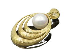 925 Sterling Silver  Vintage Freshwater Pearl Gold Plated Pendant  PT14054