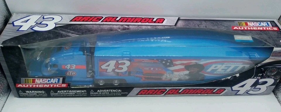 2015 Aric Almirola #43 Richard Petty Throwback Hauler 1/64 Scale Diecast NEW! - Image 4 of 4