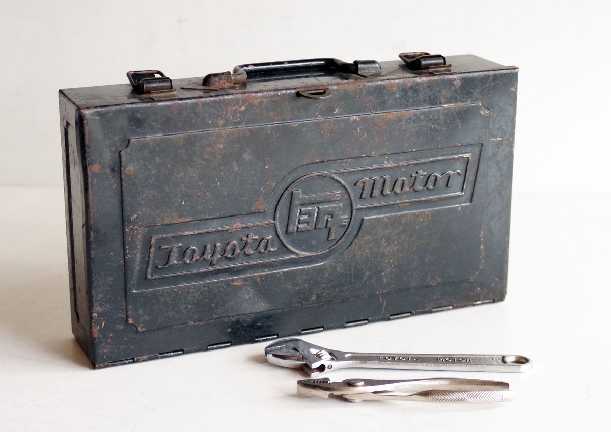 Vintage TOYOTA MOTOR Tool Box Case Storage w/Toyota stamped tools