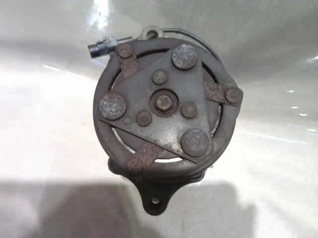 MAZDA Az wagon 2004 CBA-MJ21S A/C Compressor 1A1661450 [Used] [PA111815778] - Image 4 of 4