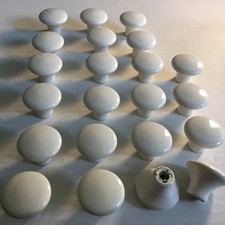 LOT OF 22 VINTAGE PORCELAIN KNOBS 1 1/4 ROUND
