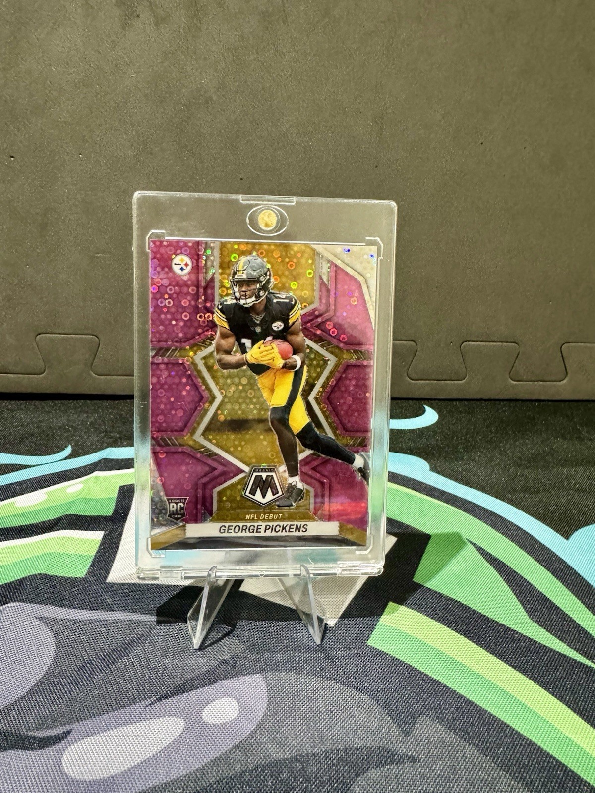 2022 Panini Mosaic -  George Pickens #282 No Huddle Pink Mosaic Prizm /20 (RC)