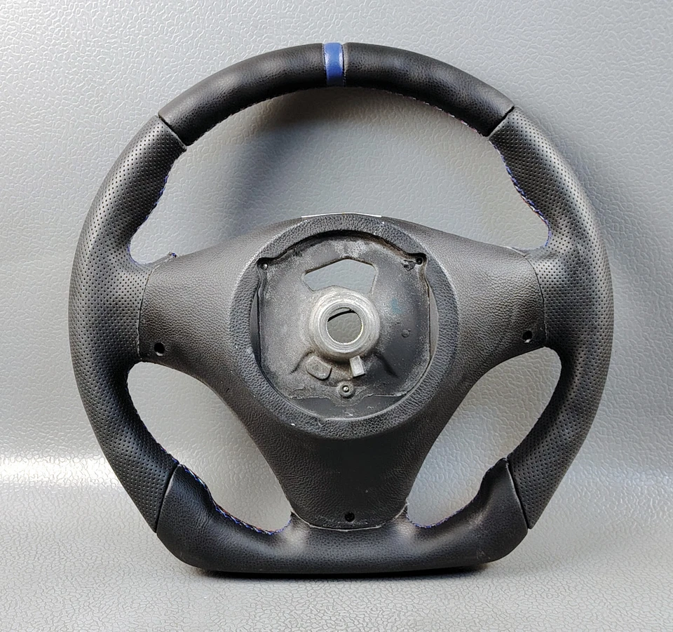 2006 2013 BMW 1 SERIES & 3 SERIES FLAT BOTTOM M SPORTS LEATHER STEERING WHEEL - Image 2 of 4